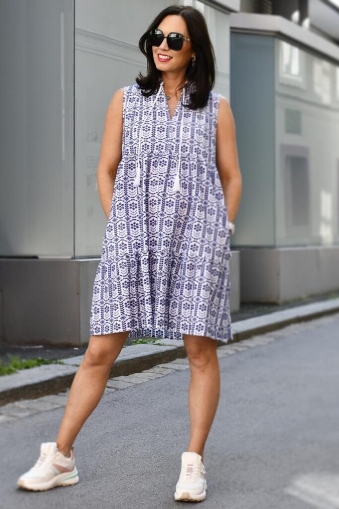 Casual Summer Outfits: Printed Shift Dress + Sneakers