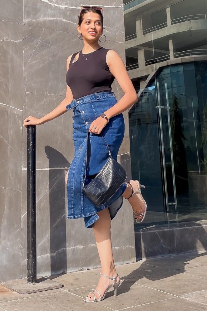 Summer Date Outfit Ideas Cropped Cami with Denim Skirt