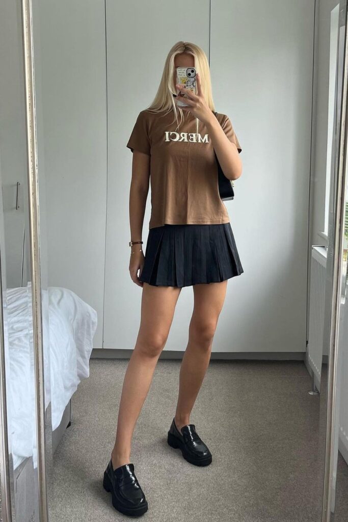 Tennis Skirt outfits: T-Shirt and Tennis Skirt