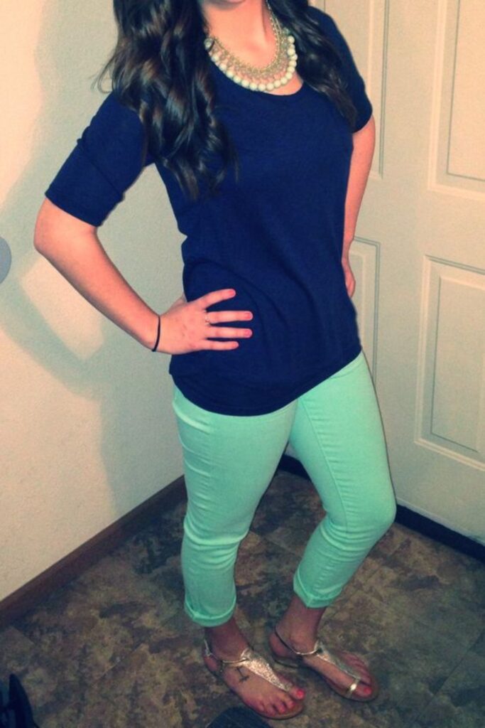 What Colors Go with Navy Clothes: Navy and Mint Green