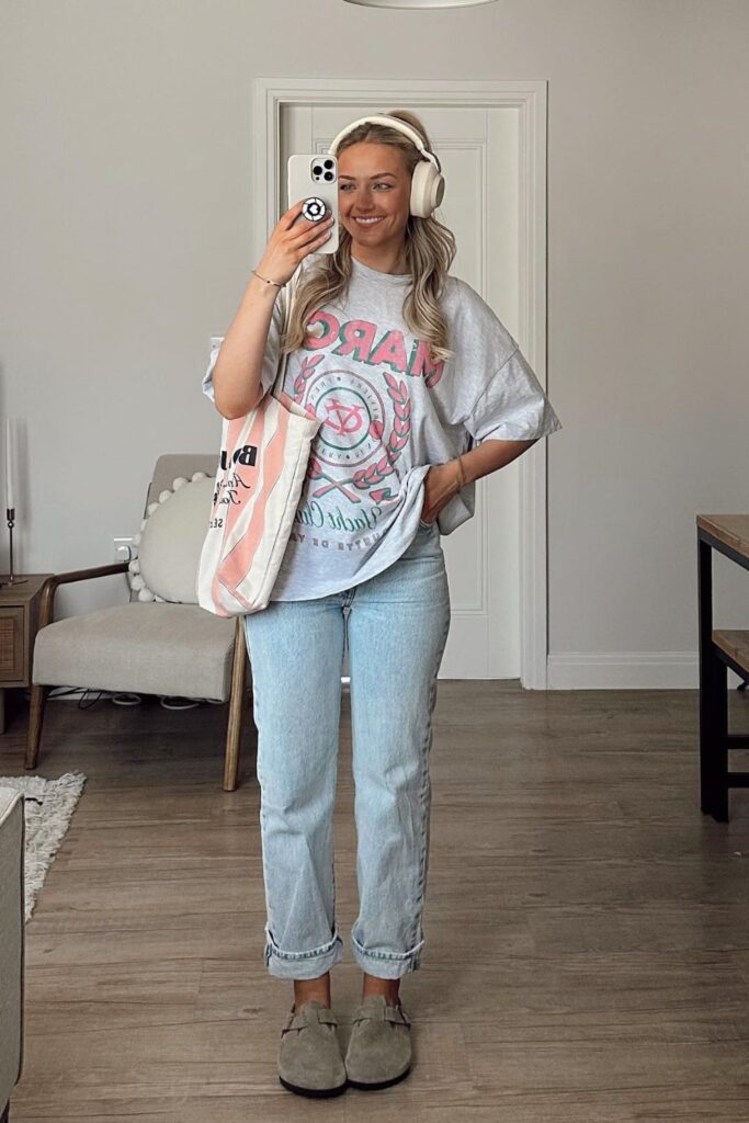 Casual Cool: Graphic Tee and Mom Jeans