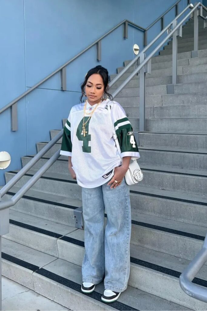 Jersey & Baggy Jeans with Gold Necklace