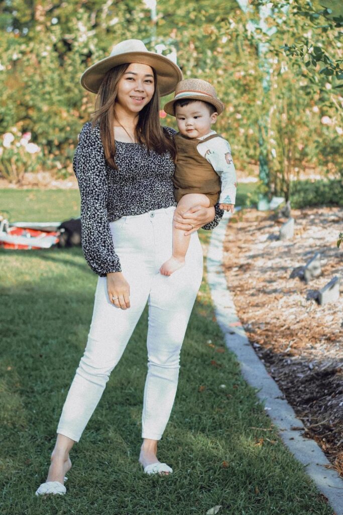 Floral Top, White Jeans, and Hat