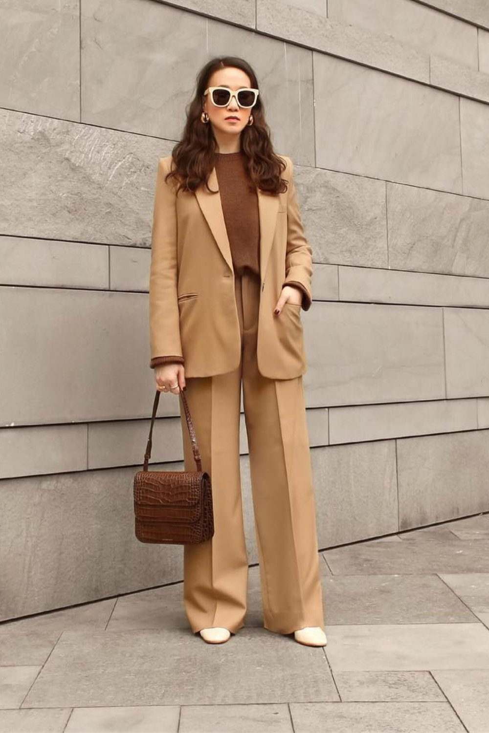 20 Stylish Outfits to Wear with Brown Pants That’ll Make You Look ...