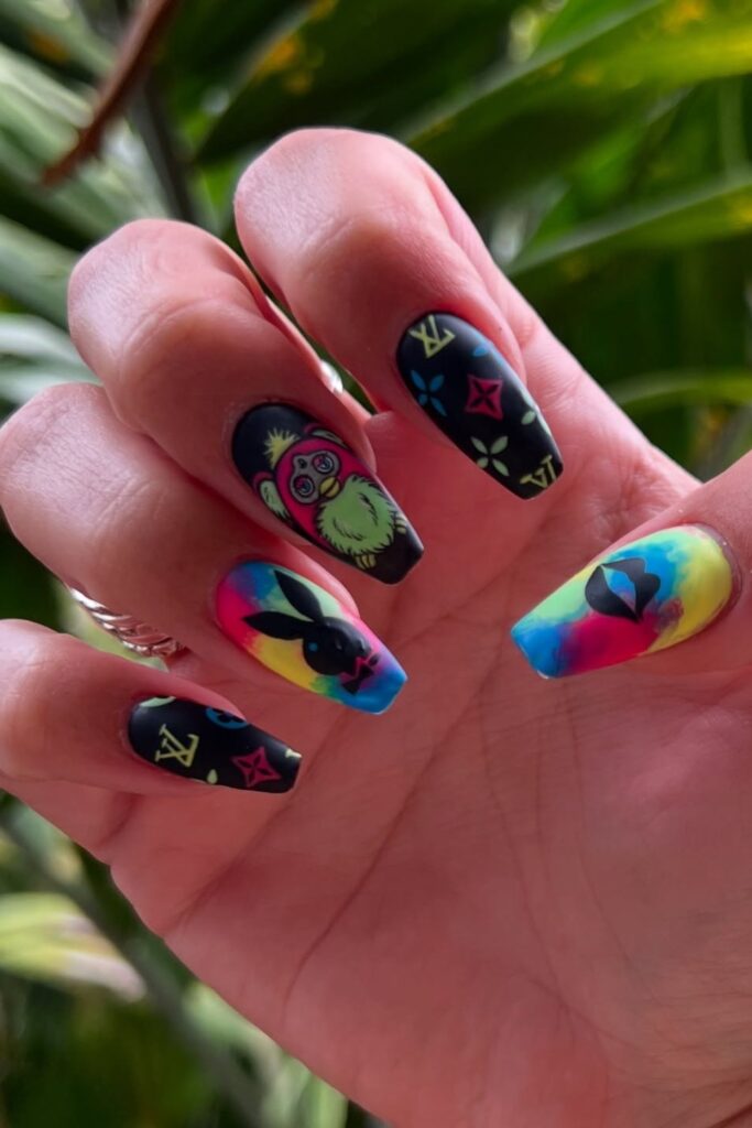 Black Base Pop Art