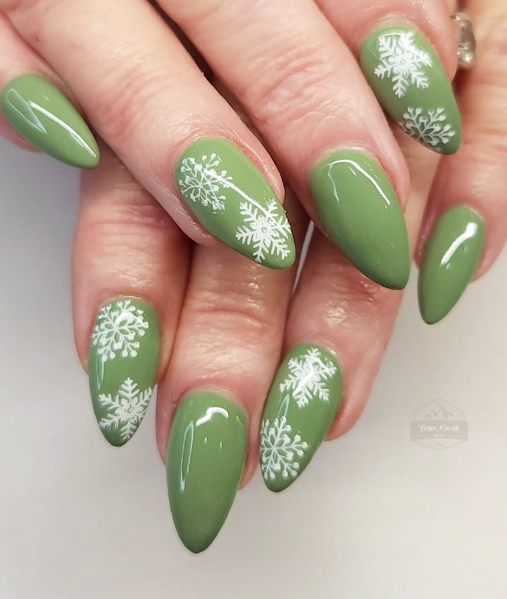 42 Olive Green Nail Ideas That Are Seriously Chic for Every Season